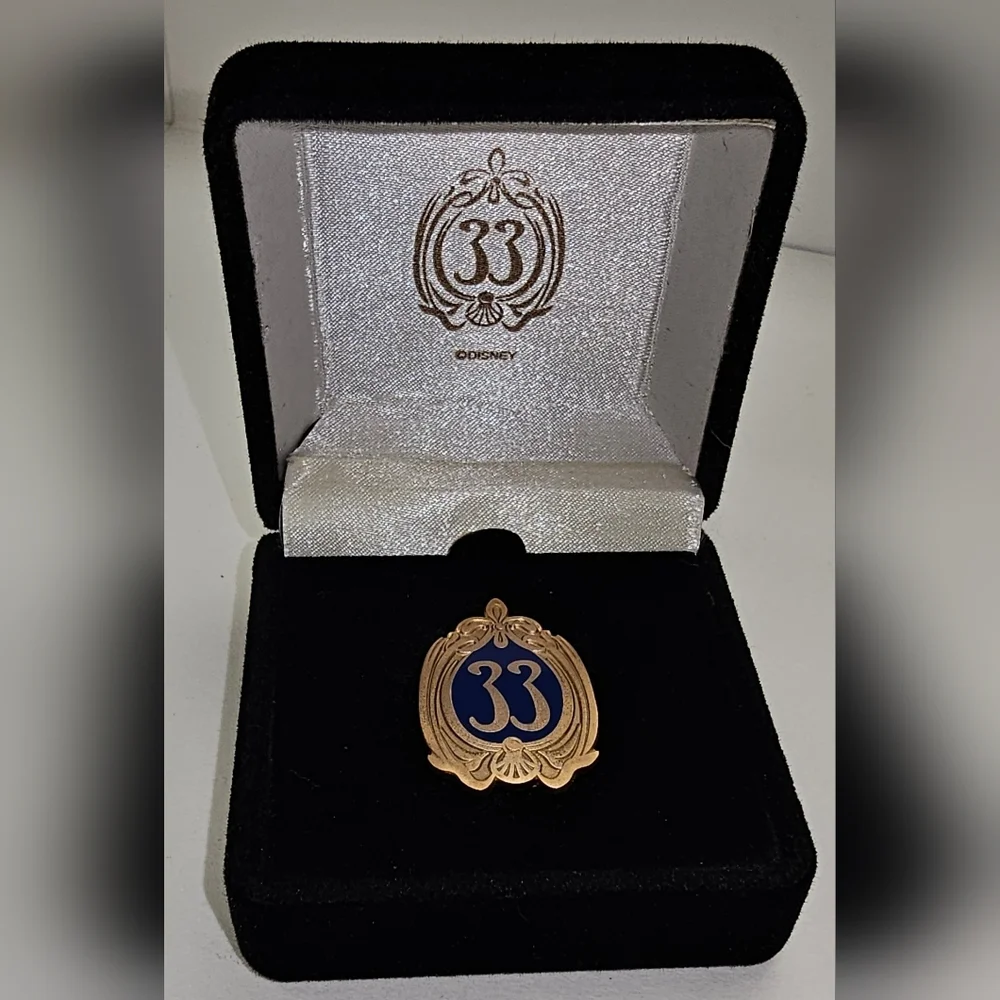 Disney Gold and Blue Club 33 Pin - Picture 1 of 7